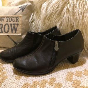 Munro Black Leather Heeled Bootie